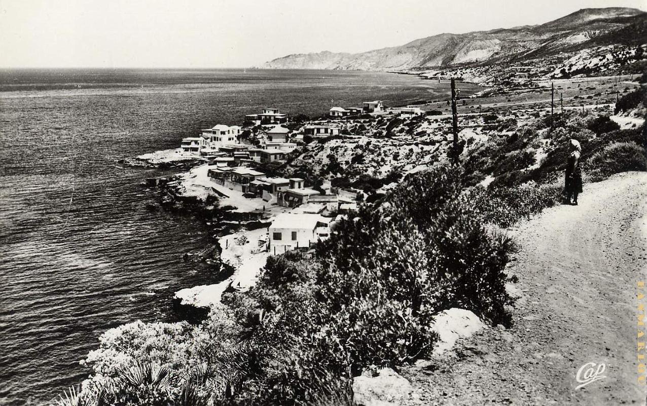 Ain Franin 01- Vue generale cabanons COLLECTION DES AMIS DE ND DE SANTA CRUZ.jpg